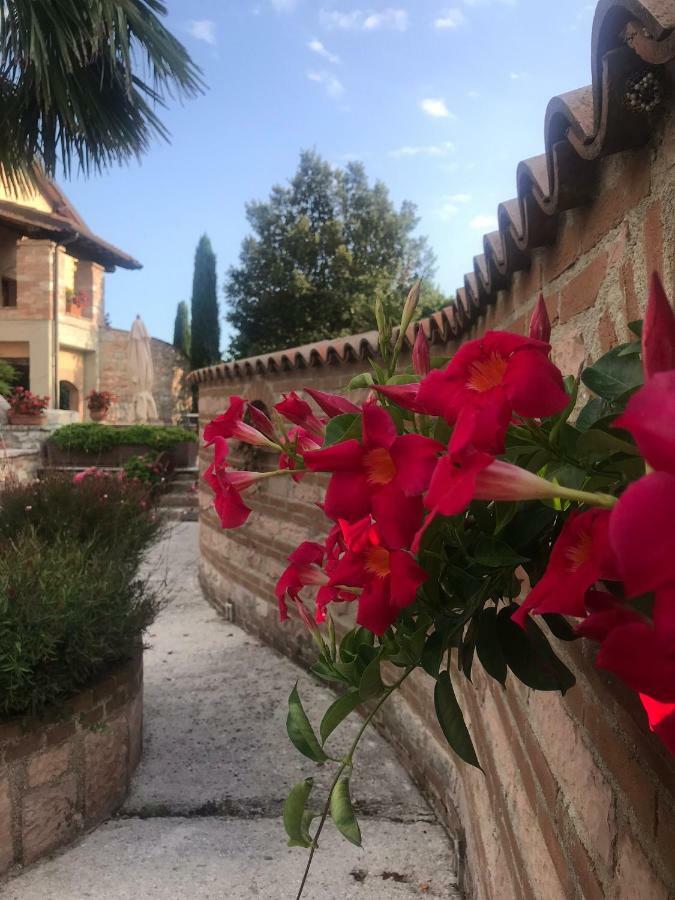 Вилла Residenza Le Querce Trilocale Fossato di Vico Экстерьер фото